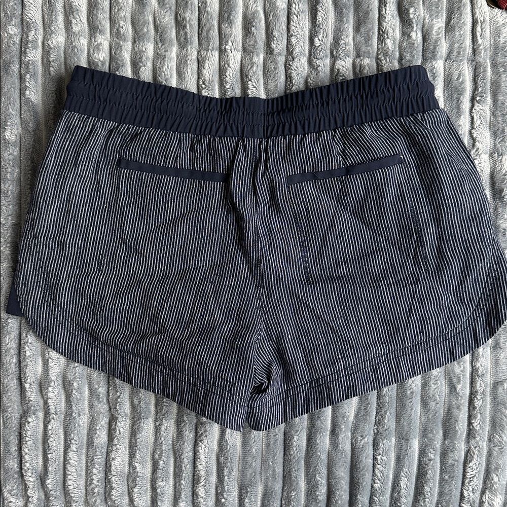 ATHLETA Bali Beachside Linen pull on
Shorts Navy Blue Stripe - Picture 4 of 6